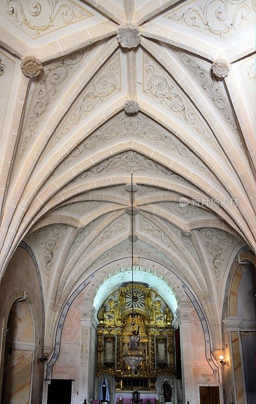 Arraiolos -救世主教堂(14世纪)-中殿和天花板，葡萄牙阿连特霍